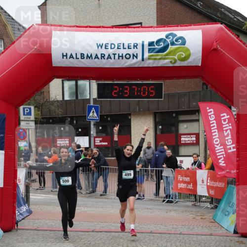 04.05.2025 - 8. Wedeler Halbmarathon Felixshl http://msf.ph/oto/7840508 04.05.2025 12:37:03 Ziel 75, 76, 499, 500 meine-sportfotos.de