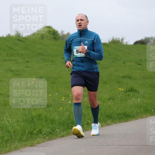 04.05.2025 - 8. Wedeler Halbmarathon Lena Gebhardt http://msf.ph/oto/7840511 04.05.2025 11:48:48 Laufen 9, 151 meine-sportfotos.de