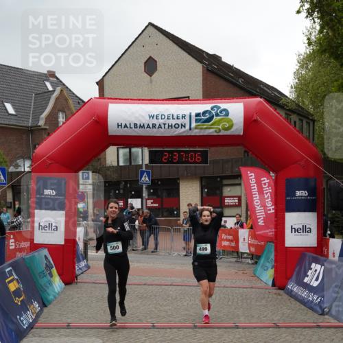 04.05.2025 - 8. Wedeler Halbmarathon Felixshl http://msf.ph/oto/7840549 04.05.2025 12:37:04 Ziel 75, 76, 499, 500 meine-sportfotos.de