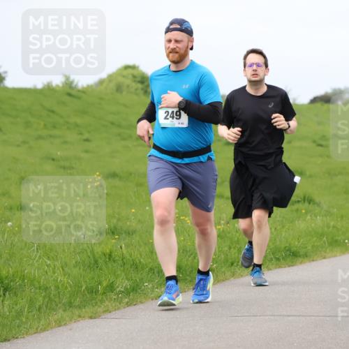 04.05.2025 - 8. Wedeler Halbmarathon Lena Gebhardt http://msf.ph/oto/7840655 04.05.2025 11:49:35 Laufen 249, 45, 1177 meine-sportfotos.de