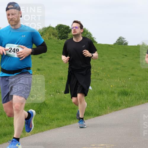 04.05.2025 - 8. Wedeler Halbmarathon Lena Gebhardt http://msf.ph/oto/7840665 04.05.2025 11:49:39 Laufen 249, 1177 meine-sportfotos.de