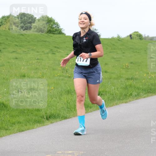 04.05.2025 - 8. Wedeler Halbmarathon Lena Gebhardt http://msf.ph/oto/7840669 04.05.2025 11:49:40 Laufen  meine-sportfotos.de