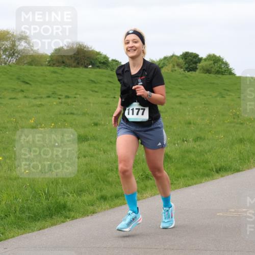 04.05.2025 - 8. Wedeler Halbmarathon Lena Gebhardt http://msf.ph/oto/7840680 04.05.2025 11:49:41 Laufen 1177 meine-sportfotos.de