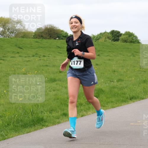 04.05.2025 - 8. Wedeler Halbmarathon Lena Gebhardt http://msf.ph/oto/7840683 04.05.2025 11:49:41 Laufen 1177 meine-sportfotos.de