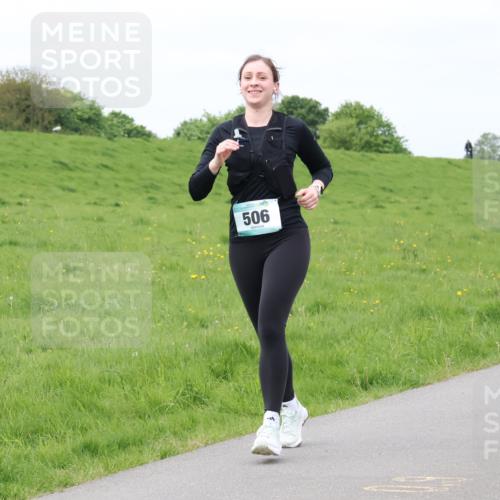 04.05.2025 - 8. Wedeler Halbmarathon Lena Gebhardt http://msf.ph/oto/7840690 04.05.2025 11:49:48 Laufen 506 meine-sportfotos.de
