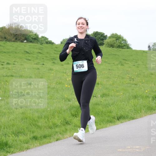04.05.2025 - 8. Wedeler Halbmarathon Lena Gebhardt http://msf.ph/oto/7840694 04.05.2025 11:49:48 Laufen 506 meine-sportfotos.de