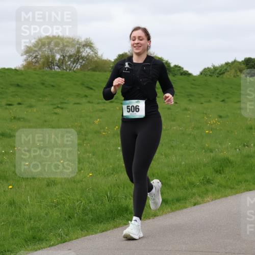 04.05.2025 - 8. Wedeler Halbmarathon Lena Gebhardt http://msf.ph/oto/7840698 04.05.2025 11:49:49 Laufen 506 meine-sportfotos.de