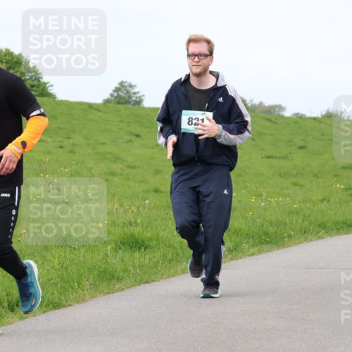 04.05.2025 - 8. Wedeler Halbmarathon Lena Gebhardt http://msf.ph/oto/7840746 04.05.2025 11:50:04 Laufen 821, 1110 meine-sportfotos.de