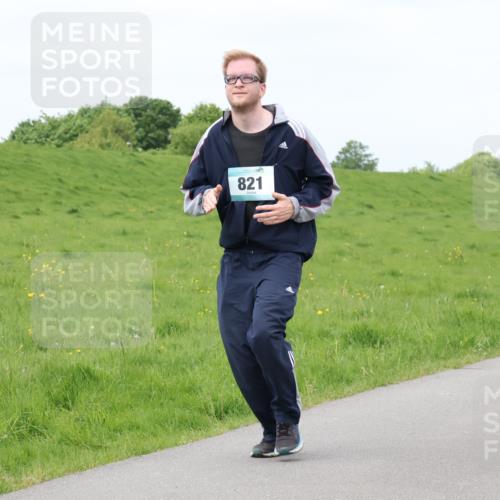 04.05.2025 - 8. Wedeler Halbmarathon Lena Gebhardt http://msf.ph/oto/7840754 04.05.2025 11:50:05 Laufen 821, 10 meine-sportfotos.de