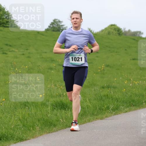 04.05.2025 - 8. Wedeler Halbmarathon Lena Gebhardt http://msf.ph/oto/7840826 04.05.2025 11:50:39 Laufen 1021 meine-sportfotos.de