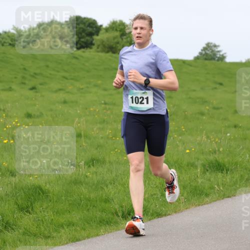 04.05.2025 - 8. Wedeler Halbmarathon Lena Gebhardt http://msf.ph/oto/7840835 04.05.2025 11:50:40 Laufen 1021 meine-sportfotos.de