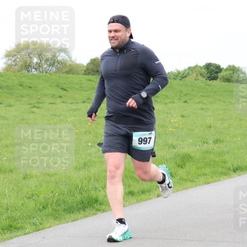 04.05.2025 - 8. Wedeler Halbmarathon Lena Gebhardt http://msf.ph/oto/7840917 04.05.2025 11:51:17 Laufen 997 meine-sportfotos.de