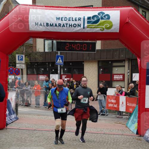 04.05.2025 - 8. Wedeler Halbmarathon Felixshl http://msf.ph/oto/7840974 04.05.2025 12:39:59 Ziel 4, 26, 29 meine-sportfotos.de
