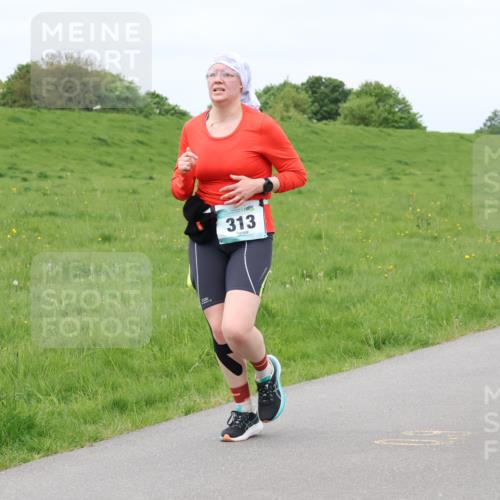04.05.2025 - 8. Wedeler Halbmarathon Lena Gebhardt http://msf.ph/oto/7840978 04.05.2025 11:52:02 Laufen 313 meine-sportfotos.de