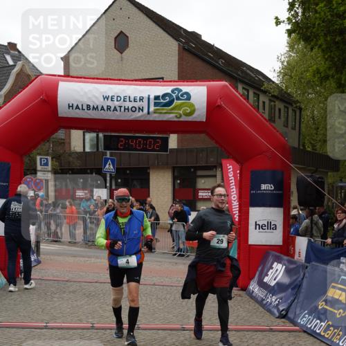 04.05.2025 - 8. Wedeler Halbmarathon Felixshl http://msf.ph/oto/7841007 04.05.2025 12:40:00 Ziel 4, 26, 29 meine-sportfotos.de