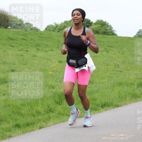 04.05.2025 - 8. Wedeler Halbmarathon Lena Gebhardt http://msf.ph/oto/7841030 04.05.2025 11:52:26 Laufen  meine-sportfotos.de