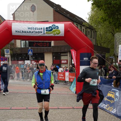 04.05.2025 - 8. Wedeler Halbmarathon Felixshl http://msf.ph/oto/7841038 04.05.2025 12:40:01 Ziel 4, 26, 29 meine-sportfotos.de
