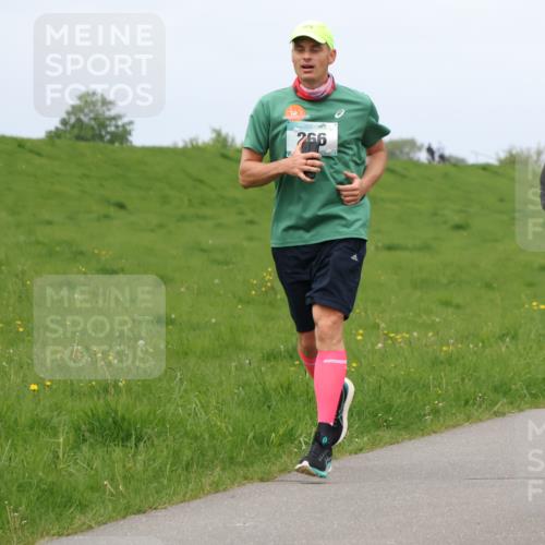 04.05.2025 - 8. Wedeler Halbmarathon Lena Gebhardt http://msf.ph/oto/7841046 04.05.2025 11:53:10 Laufen 266, 1098 meine-sportfotos.de