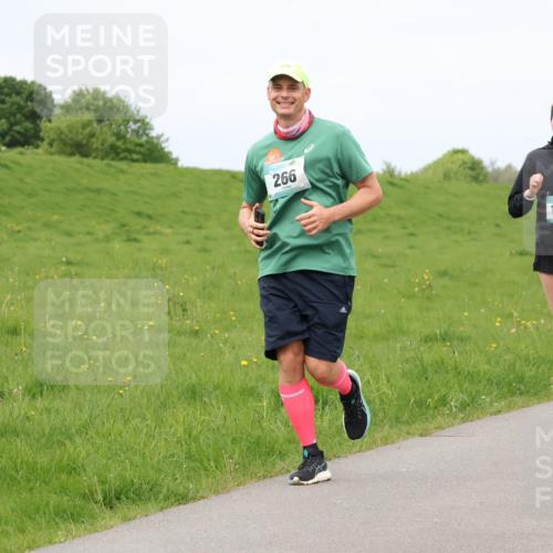 04.05.2025 - 8. Wedeler Halbmarathon Lena Gebhardt http://msf.ph/oto/7841058 04.05.2025 11:53:11 Laufen 266, 1098 meine-sportfotos.de
