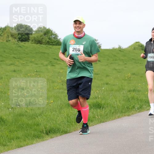 04.05.2025 - 8. Wedeler Halbmarathon Lena Gebhardt http://msf.ph/oto/7841064 04.05.2025 11:53:11 Laufen 266, 1098 meine-sportfotos.de