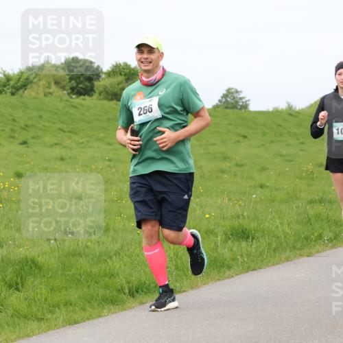 04.05.2025 - 8. Wedeler Halbmarathon Lena Gebhardt http://msf.ph/oto/7841067 04.05.2025 11:53:11 Laufen 266, 1098 meine-sportfotos.de