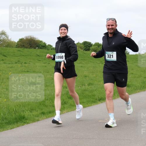 04.05.2025 - 8. Wedeler Halbmarathon Lena Gebhardt http://msf.ph/oto/7841091 04.05.2025 11:53:14 Laufen 1098, 321 meine-sportfotos.de