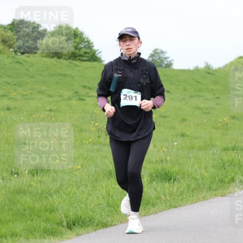 04.05.2025 - 8. Wedeler Halbmarathon Lena Gebhardt http://msf.ph/oto/7841144 04.05.2025 11:53:47 Laufen 291 meine-sportfotos.de