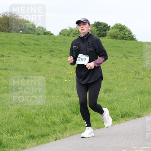 04.05.2025 - 8. Wedeler Halbmarathon Lena Gebhardt http://msf.ph/oto/7841146 04.05.2025 11:53:48 Laufen 291 meine-sportfotos.de