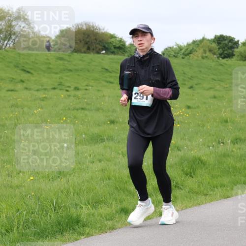 04.05.2025 - 8. Wedeler Halbmarathon Lena Gebhardt http://msf.ph/oto/7841149 04.05.2025 11:53:49 Laufen 291 meine-sportfotos.de