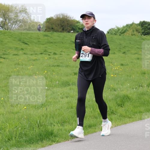 04.05.2025 - 8. Wedeler Halbmarathon Lena Gebhardt http://msf.ph/oto/7841152 04.05.2025 11:53:49 Laufen 291 meine-sportfotos.de
