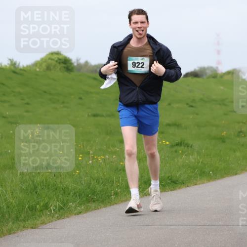 04.05.2025 - 8. Wedeler Halbmarathon Lena Gebhardt http://msf.ph/oto/7841218 04.05.2025 11:54:22 Laufen 922 meine-sportfotos.de