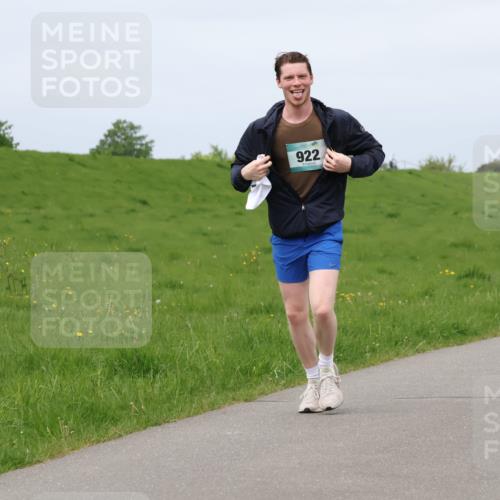 04.05.2025 - 8. Wedeler Halbmarathon Lena Gebhardt http://msf.ph/oto/7841220 04.05.2025 11:54:23 Laufen 922 meine-sportfotos.de