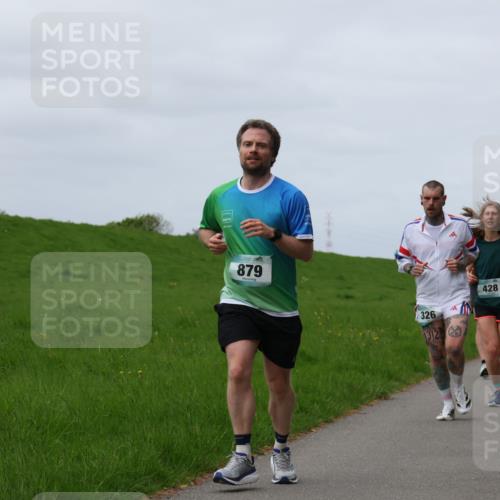 04.05.2025 - 8. Wedeler Halbmarathon Yannick Fuchs http://msf.ph/oto/7841226 04.05.2025 11:48:58 Laufen 879, 326, 1312, 428, 725 meine-sportfotos.de
