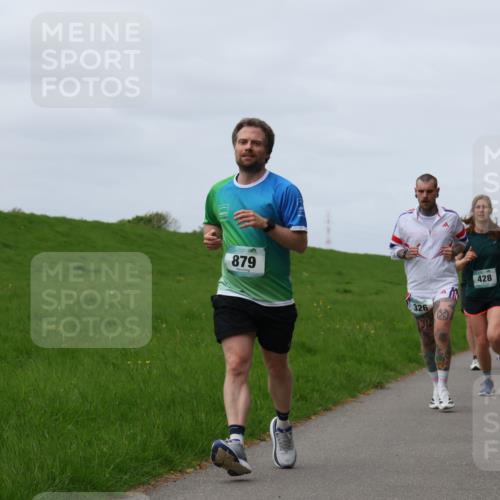 04.05.2025 - 8. Wedeler Halbmarathon Yannick Fuchs http://msf.ph/oto/7841228 04.05.2025 11:48:58 Laufen 879, 326, 428, 725 meine-sportfotos.de