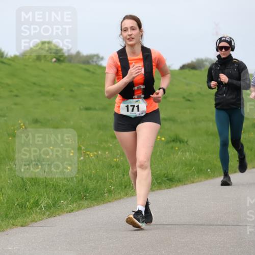04.05.2025 - 8. Wedeler Halbmarathon Lena Gebhardt http://msf.ph/oto/7841236 04.05.2025 11:54:34 Laufen 171, 14, 09, 445, 91 meine-sportfotos.de