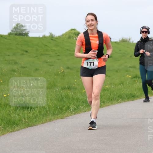 04.05.2025 - 8. Wedeler Halbmarathon Lena Gebhardt http://msf.ph/oto/7841242 04.05.2025 11:54:35 Laufen 171, 14, 445, 91 meine-sportfotos.de