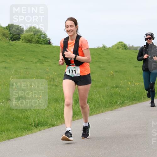 04.05.2025 - 8. Wedeler Halbmarathon Lena Gebhardt http://msf.ph/oto/7841257 04.05.2025 11:54:37 Laufen 171, 445, 91 meine-sportfotos.de
