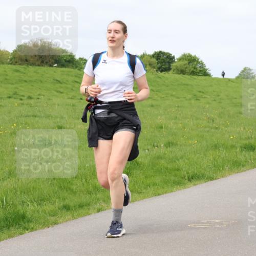 04.05.2025 - 8. Wedeler Halbmarathon Lena Gebhardt http://msf.ph/oto/7841289 04.05.2025 11:54:46 Laufen  meine-sportfotos.de