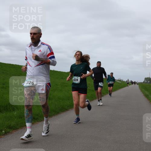 04.05.2025 - 8. Wedeler Halbmarathon Yannick Fuchs http://msf.ph/oto/7841305 04.05.2025 11:49:01 Laufen 326, 1312, 428, 997, 725 meine-sportfotos.de