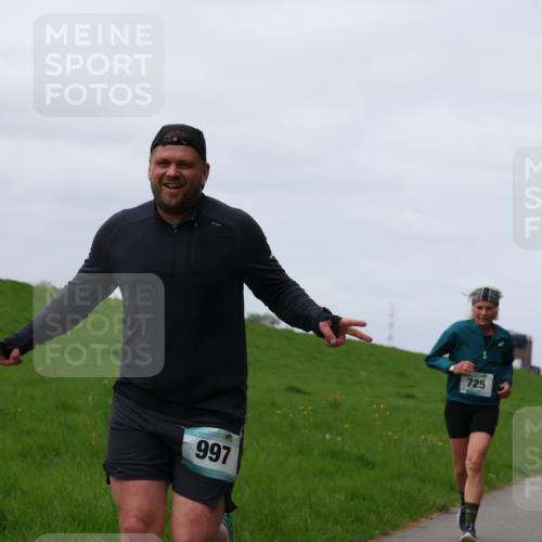 04.05.2025 - 8. Wedeler Halbmarathon Yannick Fuchs http://msf.ph/oto/7841332 04.05.2025 11:49:03 Laufen 997, 725 meine-sportfotos.de