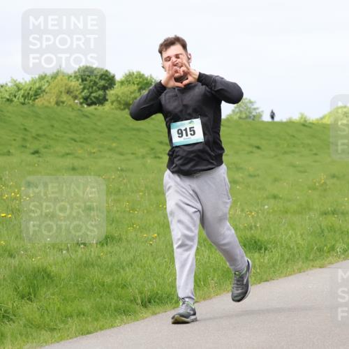 04.05.2025 - 8. Wedeler Halbmarathon Lena Gebhardt http://msf.ph/oto/7841343 04.05.2025 11:55:06 Laufen 915 meine-sportfotos.de
