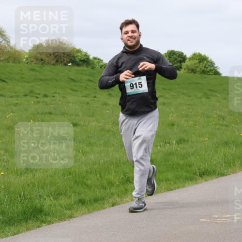 04.05.2025 - 8. Wedeler Halbmarathon Lena Gebhardt http://msf.ph/oto/7841355 04.05.2025 11:55:07 Laufen 915 meine-sportfotos.de