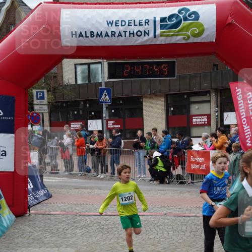 04.05.2025 - 8. Wedeler Halbmarathon Felixshl http://msf.ph/oto/7841360 04.05.2025 12:47:46 Ziel 622, 708, 1202 meine-sportfotos.de
