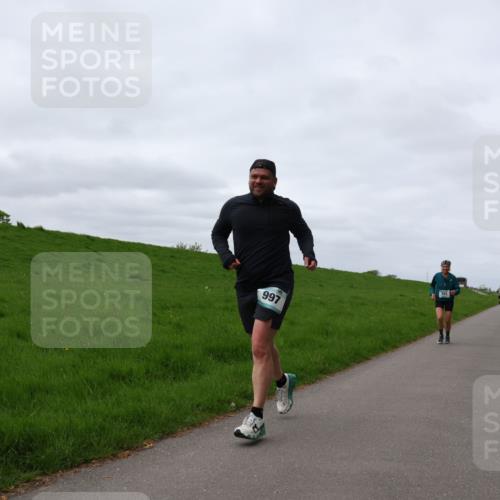 04.05.2025 - 8. Wedeler Halbmarathon Yannick Fuchs http://msf.ph/oto/7841366 04.05.2025 11:49:04 Laufen 997 meine-sportfotos.de