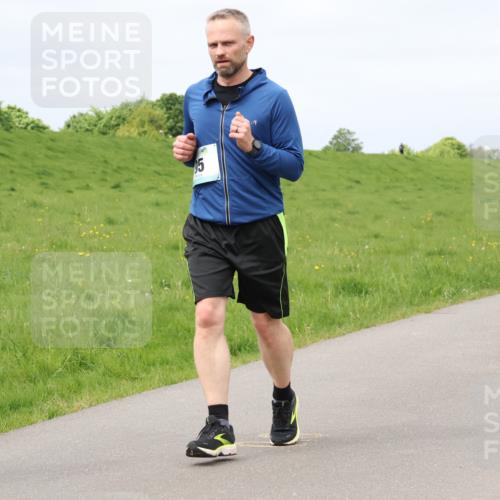 04.05.2025 - 8. Wedeler Halbmarathon Lena Gebhardt http://msf.ph/oto/7841385 04.05.2025 11:55:15 Laufen 5 meine-sportfotos.de