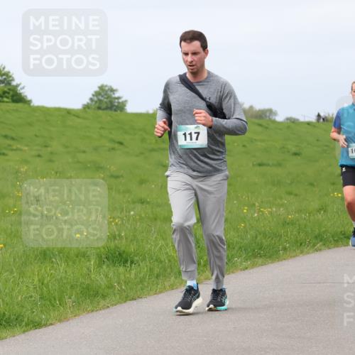 04.05.2025 - 8. Wedeler Halbmarathon Lena Gebhardt http://msf.ph/oto/7841391 04.05.2025 11:55:21 Laufen 117, 1082 meine-sportfotos.de