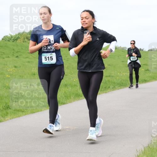 04.05.2025 - 8. Wedeler Halbmarathon Lena Gebhardt http://msf.ph/oto/7841423 04.05.2025 11:55:28 Laufen 10, 515, 553 meine-sportfotos.de