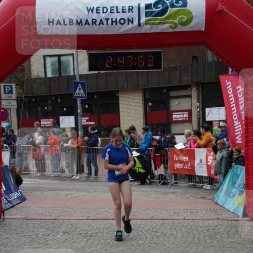 04.05.2025 - 8. Wedeler Halbmarathon Felixshl http://msf.ph/oto/7841451 04.05.2025 12:47:51 Ziel 708, 942, 1202 meine-sportfotos.de