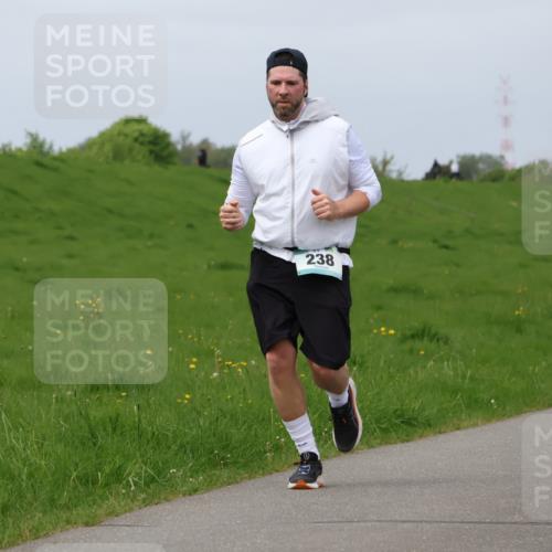 04.05.2025 - 8. Wedeler Halbmarathon Lena Gebhardt http://msf.ph/oto/7841478 04.05.2025 11:56:03 Laufen 238 meine-sportfotos.de