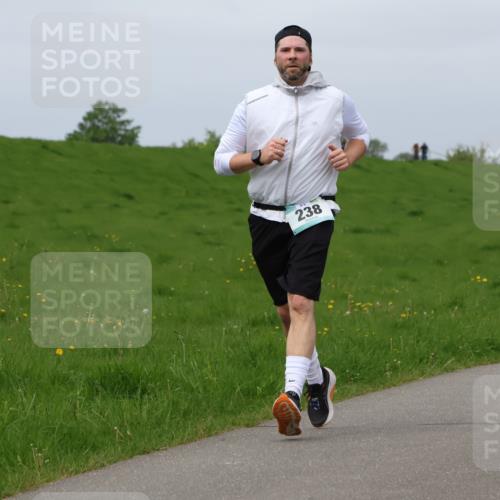 04.05.2025 - 8. Wedeler Halbmarathon Lena Gebhardt http://msf.ph/oto/7841481 04.05.2025 11:56:04 Laufen 238 meine-sportfotos.de